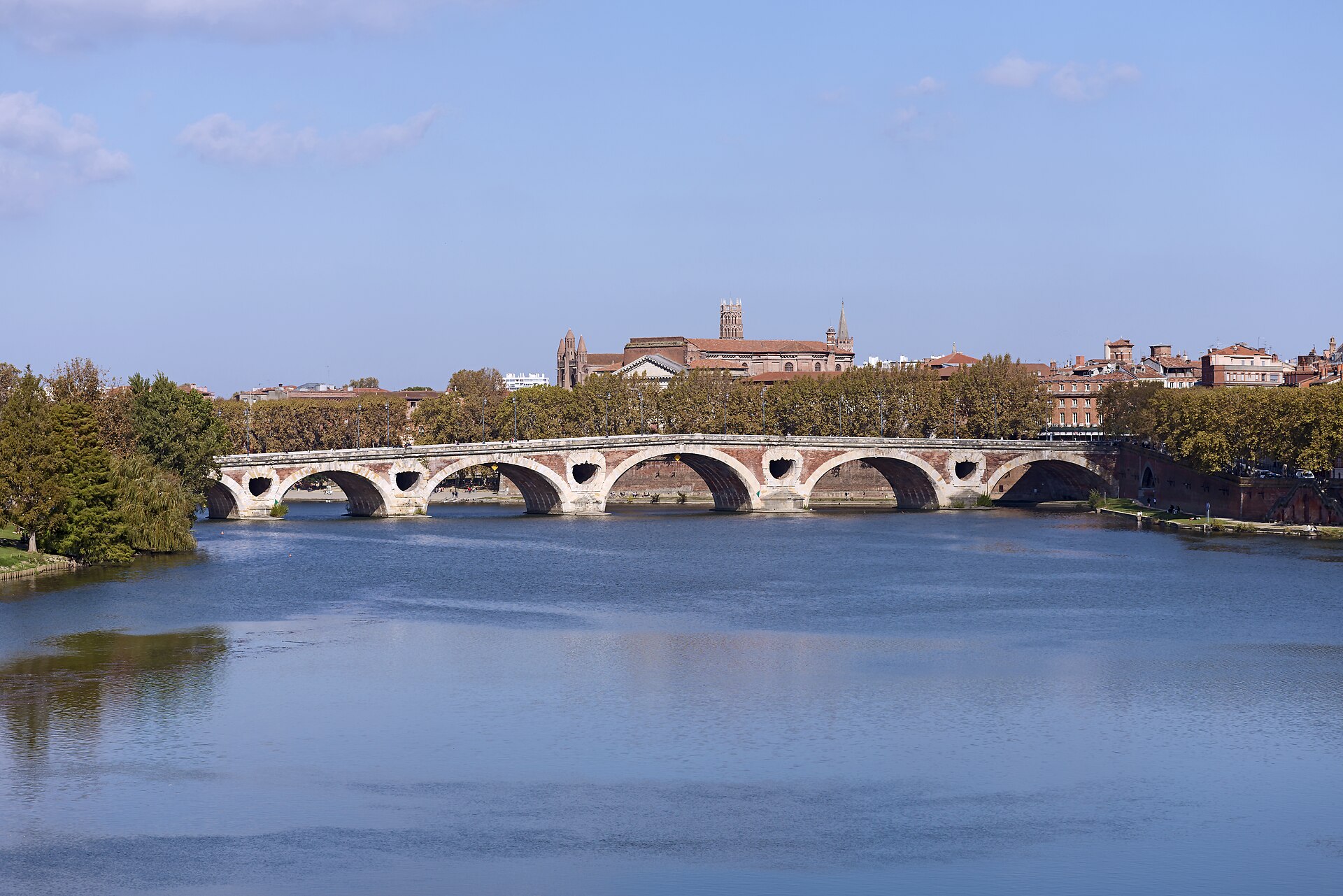 Garonne river waterfront in Toulouse — Toulouse, France
